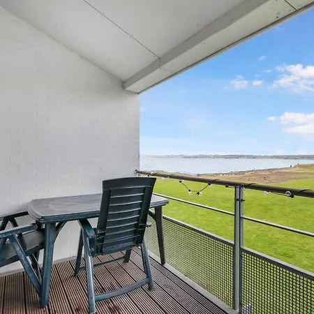 Beautiful First-row With Stunning Panoramic Views Of Cove Сasa de vacaciones Ebeltoft