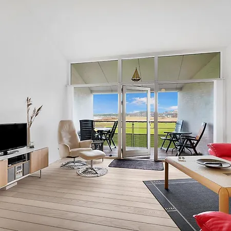 Beautiful First-row With Stunning Panoramic Views Of Cove Сasa de vacaciones Ebeltoft