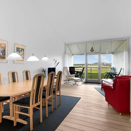 Beautiful First-row With Stunning Panoramic Views Of Cove Сasa de vacaciones Ebeltoft